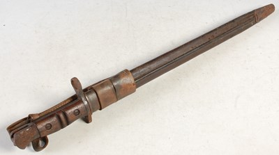 Lot 329 - An early 20th century bayonet and scabbard,...