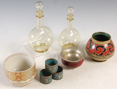 Lot 385 - A collection of assorted items to include a...