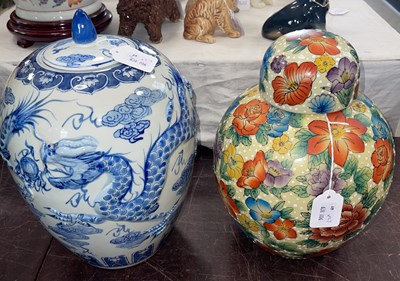 Lot 482 - A decorative Chinese blue and white porcelain...