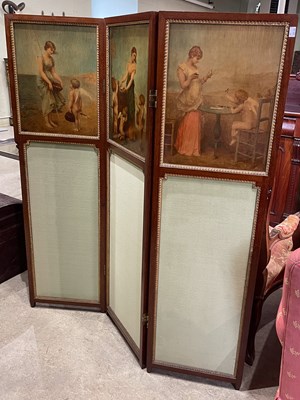 Lot 655 - A late 19th/ early 20th century mahogany three...