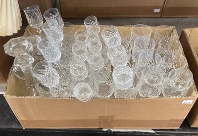 Lot 522 - A box of assorted glassware.