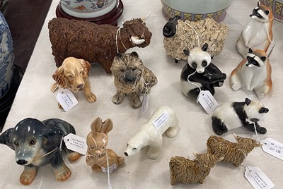 Lot 506 - A collection of thirteen assorted ceramic...