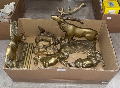 Lot 534 - A box of assorted brassware to include horse...