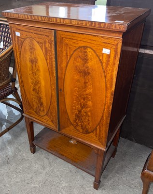 Lot 682 - An early 20th century satinwood and ebony...