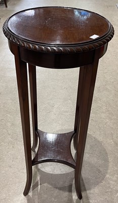 Lot 733 - An early 20th century mahogany jardiniere...