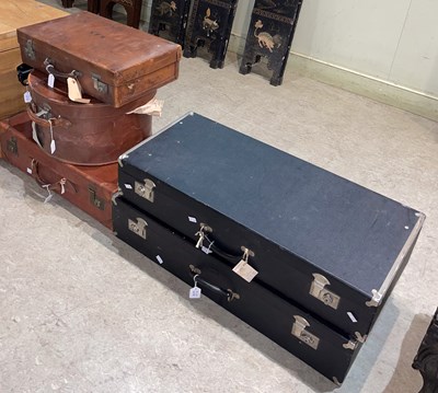 Lot 770 - A vintage brown leather hat carrying case,...