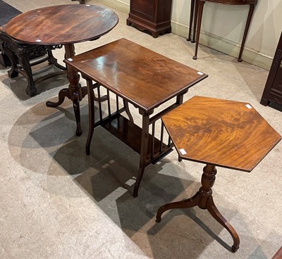 Lot 782 - A 19th century mahogany snap top circlular...