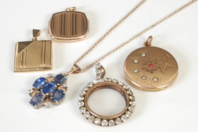 Lot 299 - A small group of jewellery to include a yellow...