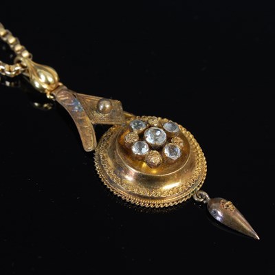 Lot 303B - A yellow metal necklace, tests as 9ct gold, 7...