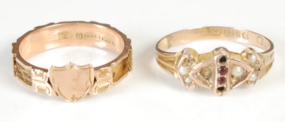 Lot 304G - A 9ct gold mourning ring set with vacant...
