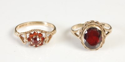 Lot 305E - A 9ct gold and garnet set single stone ring,...