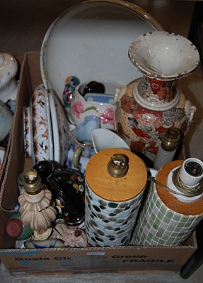 Lot 449 - Box - mixed ceramics to include table lamps,...