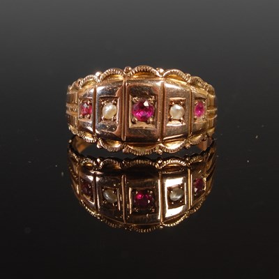 Lot 30 - A 9ct gold split pearl and garnet five stone...