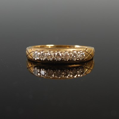 Lot 33 - An 18ct gold and diamond seven stone ring set...