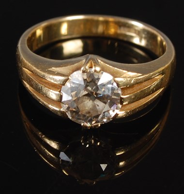 Lot 39 - A yellow metal single stone diamond ring, set...
