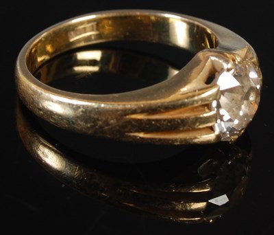 Lot 39 - A yellow metal single stone diamond ring, set...