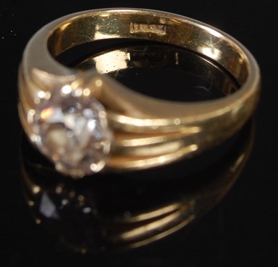 Lot 39 - A yellow metal single stone diamond ring, set...