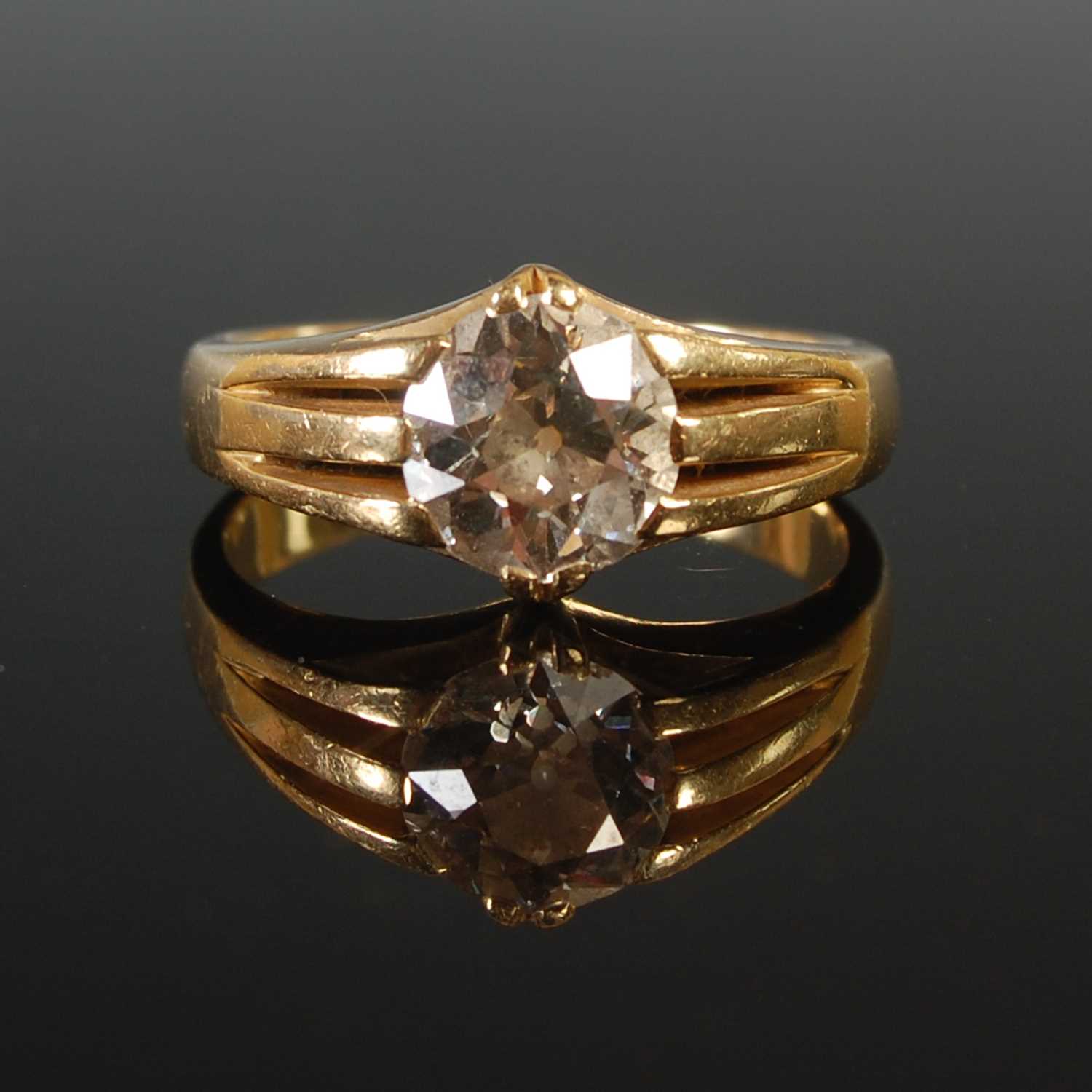 Lot 39 - A yellow metal single stone diamond ring, set...