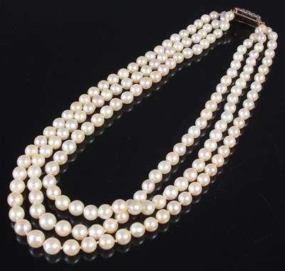 Lot 72 - An antique triple strand pearl choker necklace...