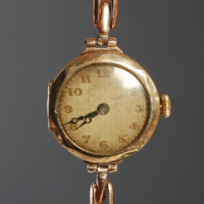 Lot 78 - A 9ct gold cased ladies wristwatch with Arabic...