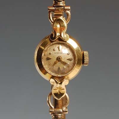 Lot 79 - A vintage ladies 18ct gold cased Longines...