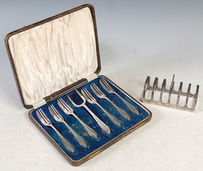 Lot 132 - A Sheffield silver seven bar toast rack, 11cm...