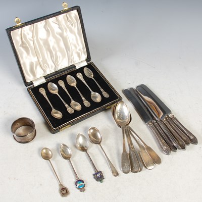 Lot 135 - A collection of silver ware to include a cased...
