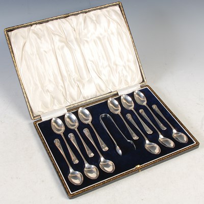 Lot 140 - A cased set of twelve Sheffield silver...