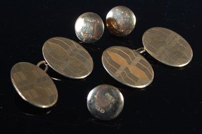 Lot 175 - A pair of 9ct gold oval cufflinks, with line...