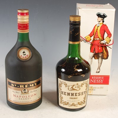 Lot 317 - A boxed bottle of Hennessey VSOP Reserve...