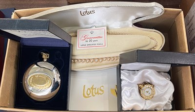 Lot 329 - A box of assorted costume jewellery.