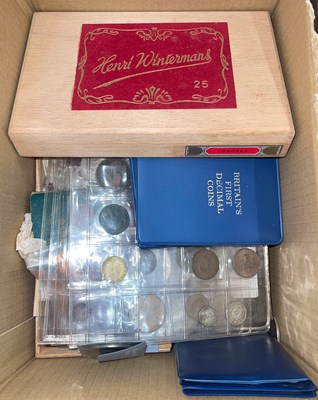 Lot 332 - A box of assorted coinage to include decimal...