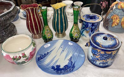 Lot 371 - Assorted ceramics to include a pair of Wade...