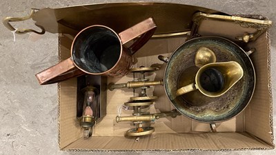 Lot 512 - Box of assorted copper and brass ware to...