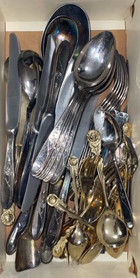 Lot 461 - A collection of assorted cutlery and flatware.