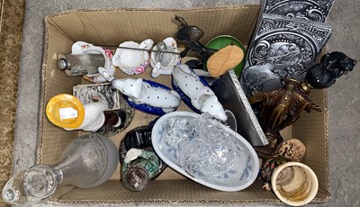 Lot 516 - Box of assorted household ceramics and...