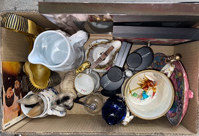 Lot 523 - Box of assorted ornamental household wares to...