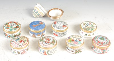 Lot 237 - A collection of nine assorted Halcyon Days...