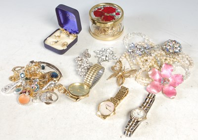Lot 238 - A box of assorted costume jewellery and...
