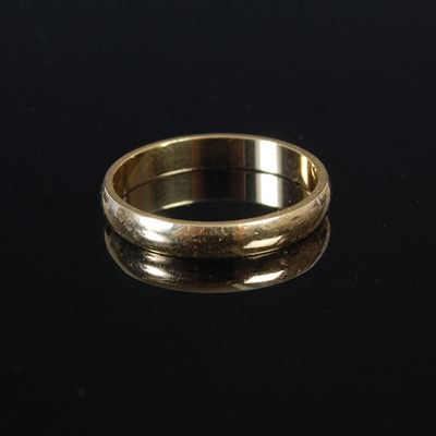 Lot 263 - An 18ct gold wedding ring, size M, 2.4 grams.