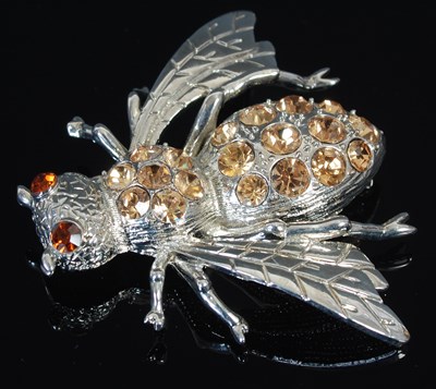 Lot 267 - A large costume jewellery brooch in the form...