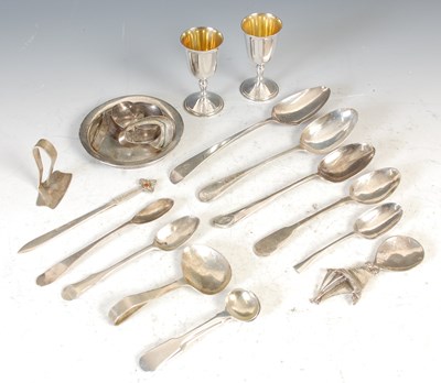 Lot 284 - A collection of assorted silver to include...
