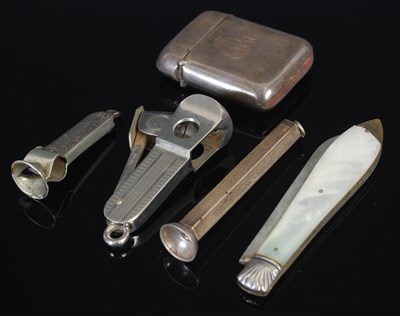 Lot 292 - A small group of silver and electroplated...
