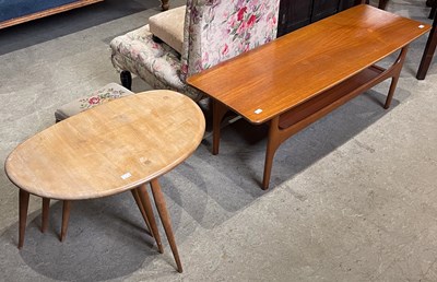 Lot 611 - A nest of three Ercol Pebble occasional tables,...