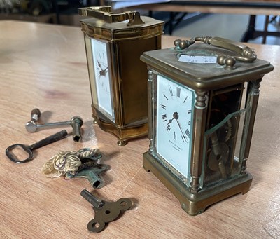 Lot 464 - A modern brass cased carriage clock, the black...
