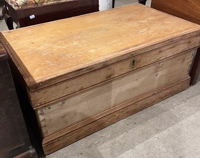 Lot 661 - A pine storage/blanket box, the hinged cover...