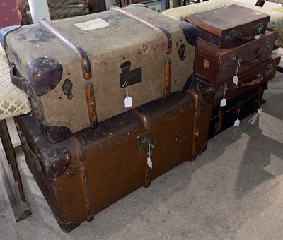 Lot 701 - A group of seven pieces of assorted luggage to...