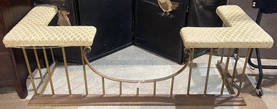 Lot 722 - An early 20th century brass club fender with...