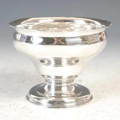 Lot 5 - A George III Scottish silver sugar bowl of...