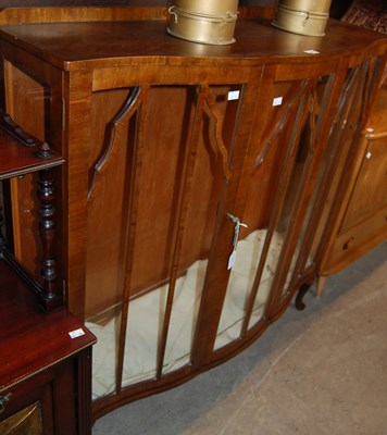 Lot 625 - An early 20th century Art Deco style walnut...